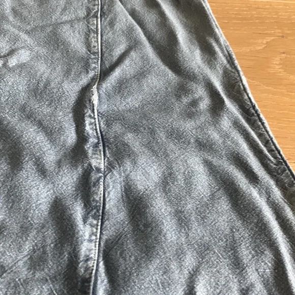 Palak Sleeveless Dress - Picture 7 of 7